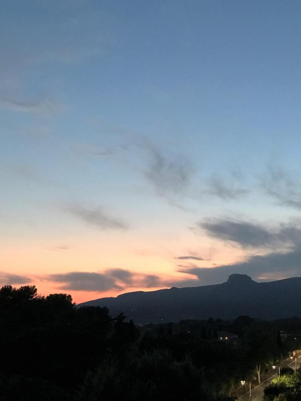 Отель Le Provence Жемено Экстерьер фото